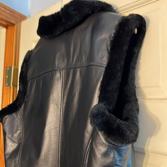 Telluride Collection Co 
Size XL black leather fur lined vest - Picture 3 of 13